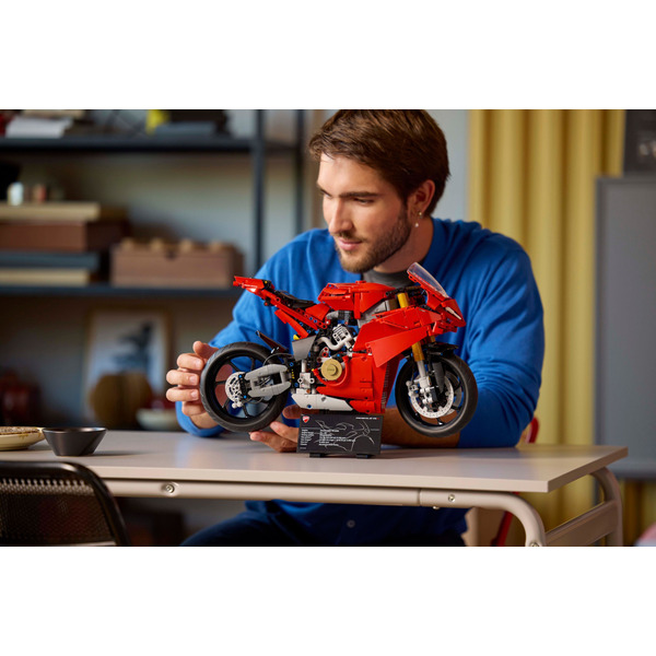 LEGO 42202 Technic Ducati Panigale V4 S – набор конструктора мотоцикла Ducati Panigale V4 S