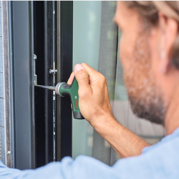 Викрутка Bosch з тріскачкою з Т-подібною рукояткою (1.600.A02.Z9S)