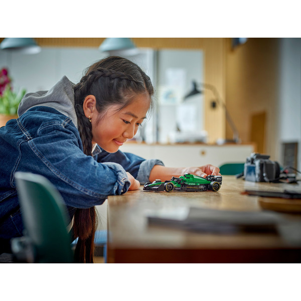 Конструктор LEGO Speed Champions: Автомобіль для перегонів Aston Martin Aramco F1 AMR24 (77245)