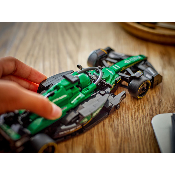 Конструктор LEGO Speed Champions: Автомобіль для перегонів Aston Martin Aramco F1 AMR24 (77245)
