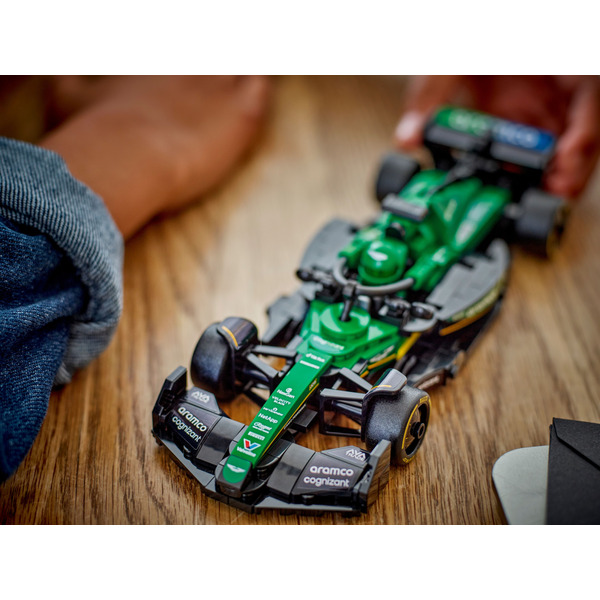 Конструктор LEGO Speed Champions: Автомобіль для перегонів Aston Martin Aramco F1 AMR24 (77245)