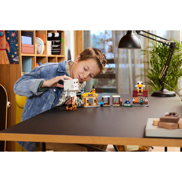 LEGO 21273 Minecraft Напад на село з повітряною кулькою Гаст