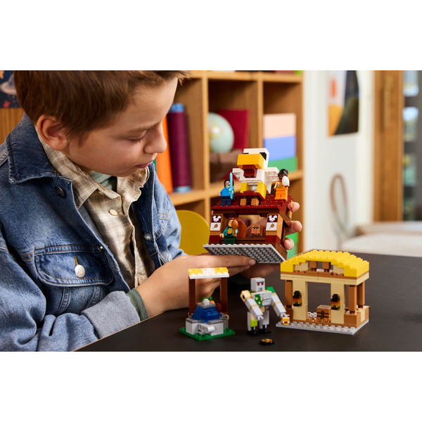 LEGO 21273 Minecraft Напад на село з повітряною кулькою Гаст