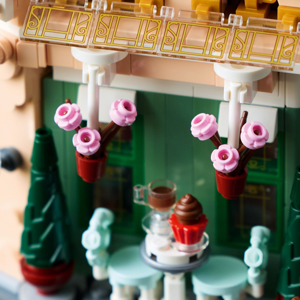 Конструктор LEGO Icons Французская кофейня