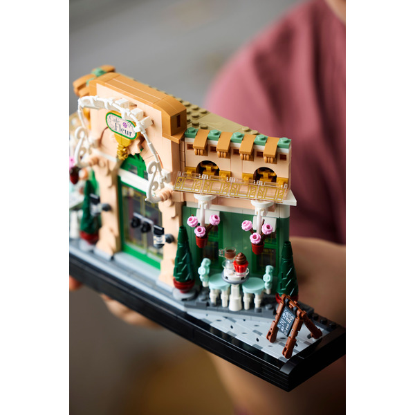 Конструктор LEGO Icons Французская кофейня