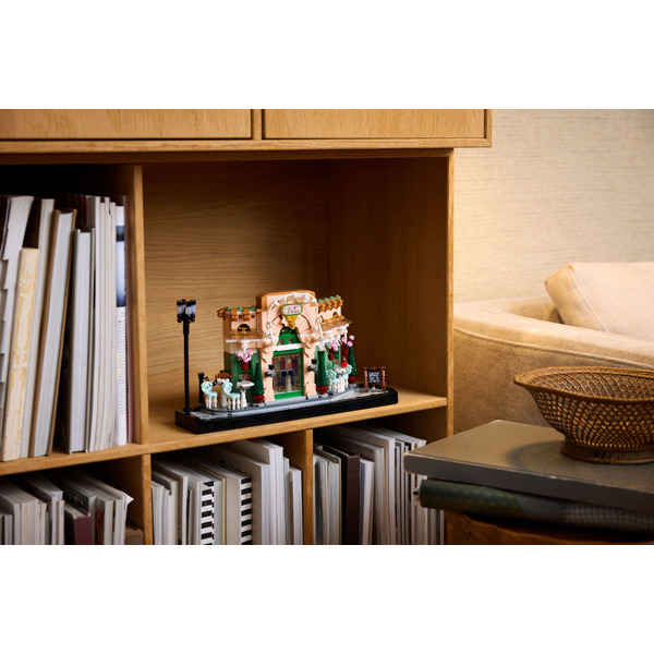 Конструктор LEGO Icons Французская кофейня