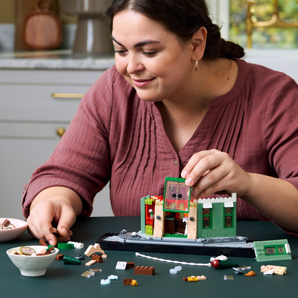 Конструктор LEGO Icons Французская кофейня