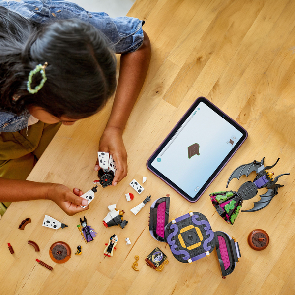 Конструктор LEGO Disney Classic Платья Малефисенты и Лютелли дэ Виль