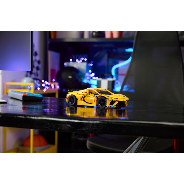 LEGO 42205 Technic Chevrolet Corvette Stingray