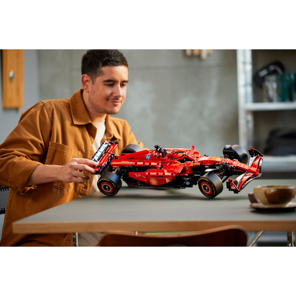 Конструктор LEGO Technic Автомобіль F1 Ferrari SF-24
