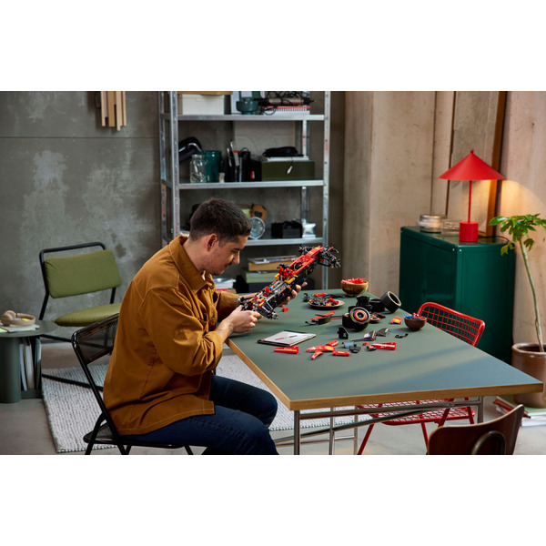 Конструктор LEGO Technic Автомобіль F1 Ferrari SF-24