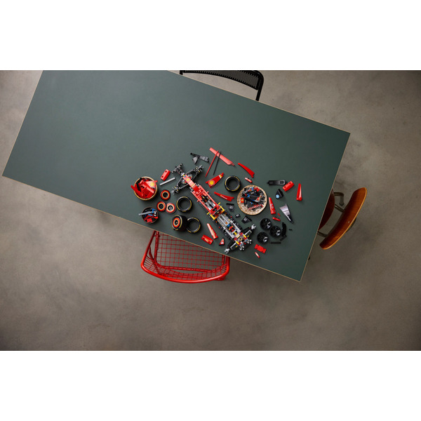 Конструктор LEGO Technic Автомобіль F1 Ferrari SF-24