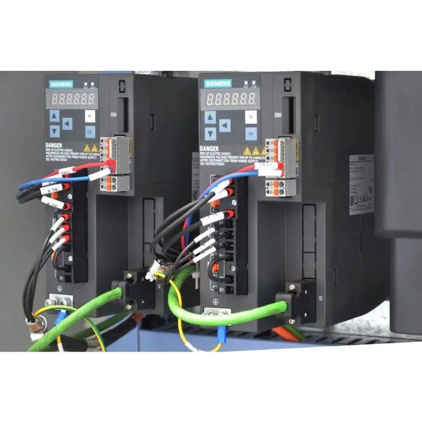 Токарний верстат з ЧПУ Cormak 400x1000 з гідравлікою