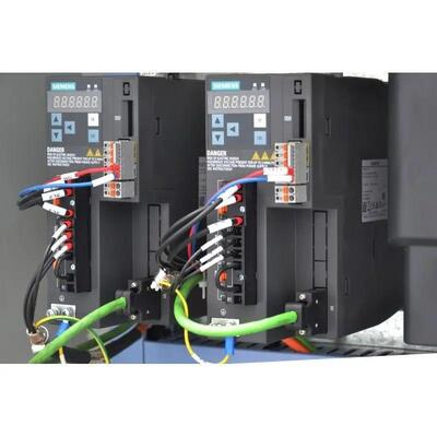 Токарний верстат з ЧПУ CORMAK 400×1000 з ручним патроном