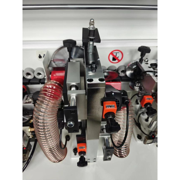 Кромкооблицювальний верстат MAST Holztechnik K308