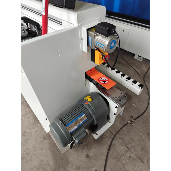 Кромкооблицювальний верстат MAST Holztechnik K308