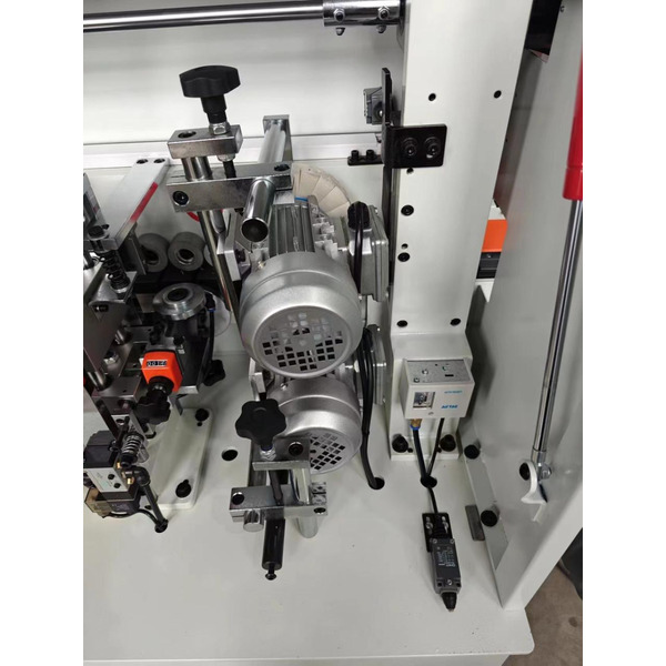 Кромкооблицювальний верстат MAST Holztechnik K308