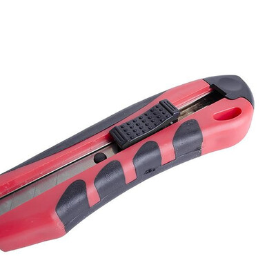 Ніж з відламним лезом 18 мм, металева напрямна, протиковзний корпус, подрібнювач INTERTOOL HT-0506