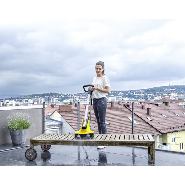 Пилосос для чищення терас Karcher PCL 4 patio cleaner