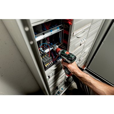 Metabo Шурповерт-дрель POWERMAXX BS BL Q, аккумуляторный, Li-Power, 2*12 В, 2 Ач, кейс, 0.7кг