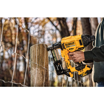 Степлер скобозабивной аккумуляторный бесщёточный DeWALT DCFS950P2