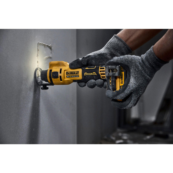 Фрезер акумуляторний для вирізання гіпсокартону DeWALT DCE555N