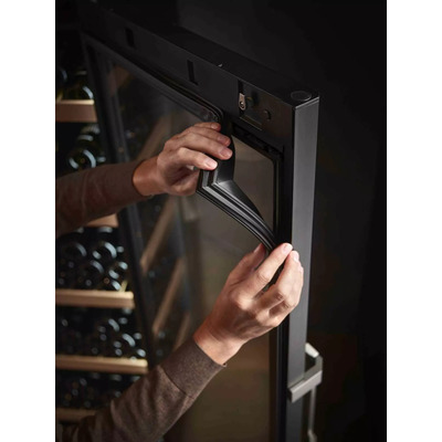 Винна шафа Liebherr HWS84GA