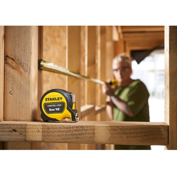 Рулетка вимірювальна CONTROL-LOCK довжиною 5 м/16, шириною 25 мм, в обгумованому корпусі, з подвійною шкалою STANLEY STHT37235-5
