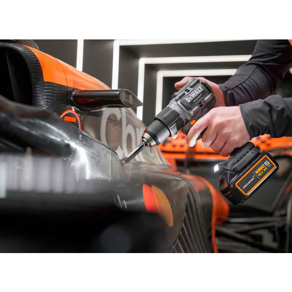 Набір із двох акумуляторних інструментів DeWalt безщіткових McLaren F1 TEAM LIMITED EDITION 18В XR дриль-шурупокрут DCD85 шурупокрут акумуляторний DCF85 акб 2х5А·год ЗП кейс 6.5кг