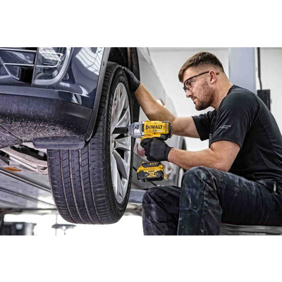 Гайковерт ударный аккумуляторный бесщёточный DeWALT DCF899N