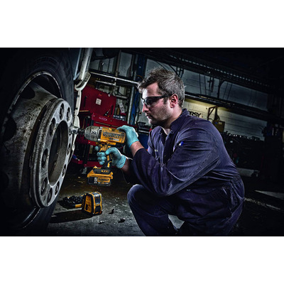 Гайковерт ударный аккумуляторный бесщёточный DeWALT DCF899N