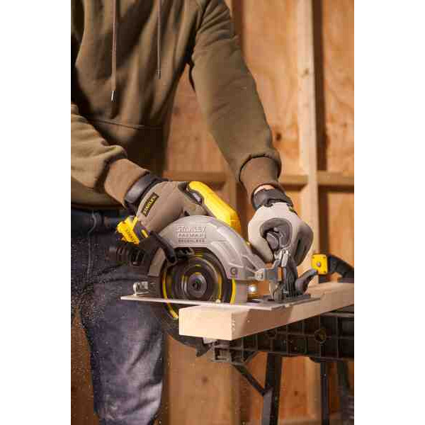 Пила циркулярная аккумуляторная STANLEY FATMAX SFMCS550B