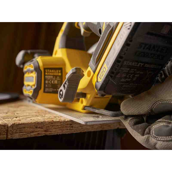 Пила циркулярная аккумуляторная STANLEY FATMAX SFMCS550B