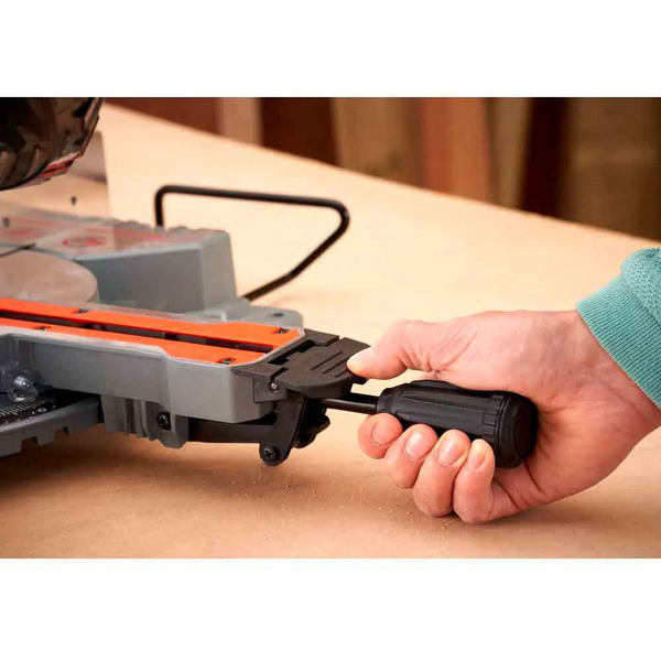 Пила торцювальна мережева BLACK+DECKER BES702