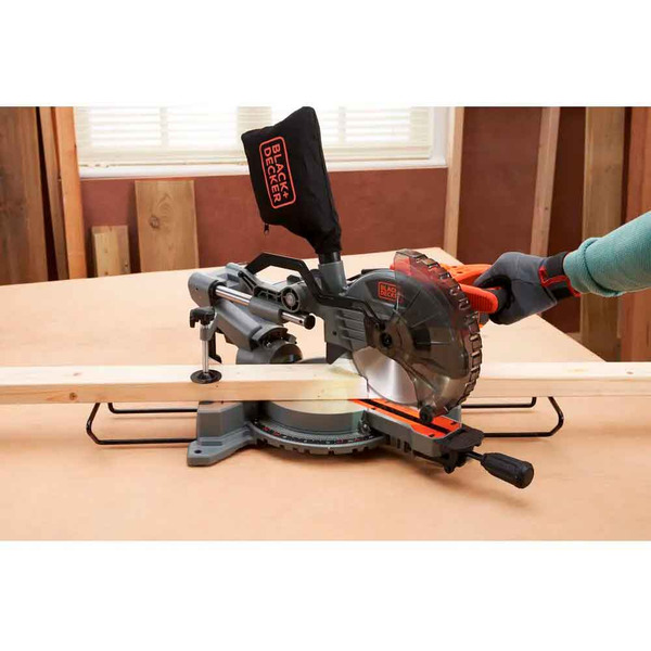 Пила торцювальна мережева BLACK+DECKER BES702