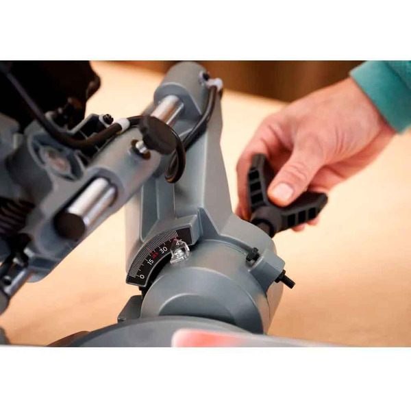 Пила торцювальна мережева BLACK+DECKER BES702