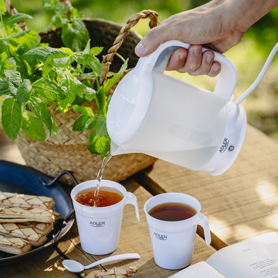 Електрочайник Adler AD 1381 дорожній 900Вт/ 0.5л/ 2 чашки/ ложка/ білий