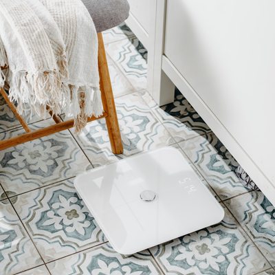 Ваги напольні Adler AD 8187 white електронні/ Smart/ 180кг/ 4хААА/ автовимкнення/ білі