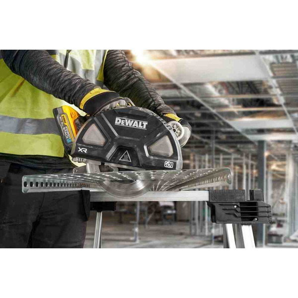 Пилка дискова по металу акумуляторна DeWALT DCS383H2