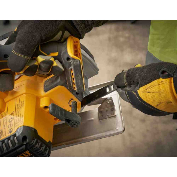 Монтажна пилка DeWALT DCS383N