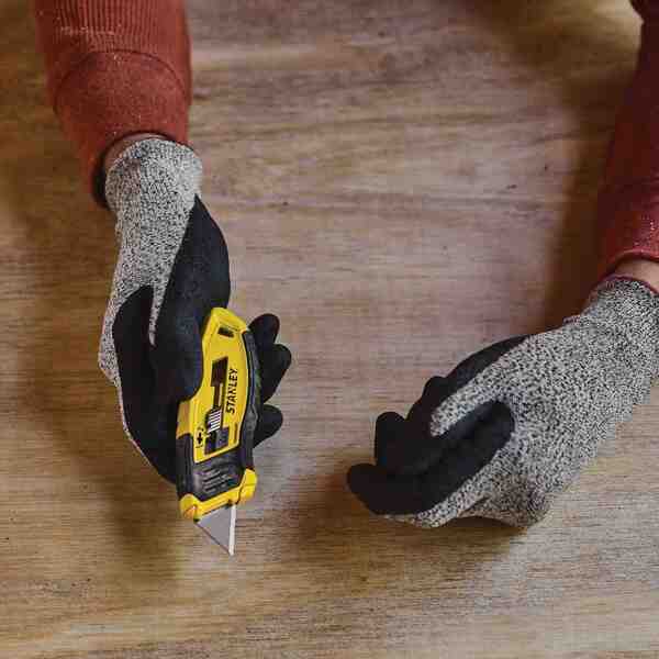 Ніж Control-Grip довжиною 132 мм з висувним лезом для оздоблювальних робіт STANLEY STHT10432-0