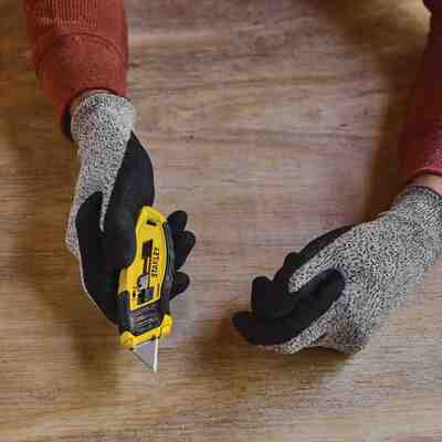 Нож Control-Grip длиной 132 мм с выдвижным лезвием для отделочных работ STANLEY STHT10432-0