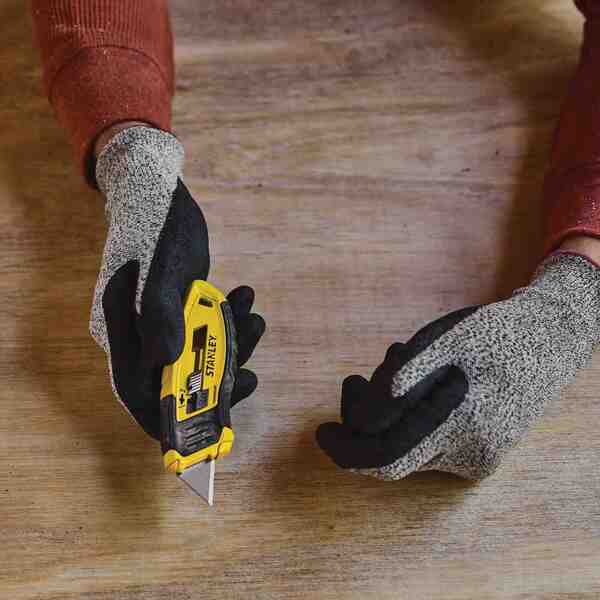 Ніж Control-Grip довжиною 132 мм з висувним лезом для оздоблювальних робіт STANLEY STHT10432-0