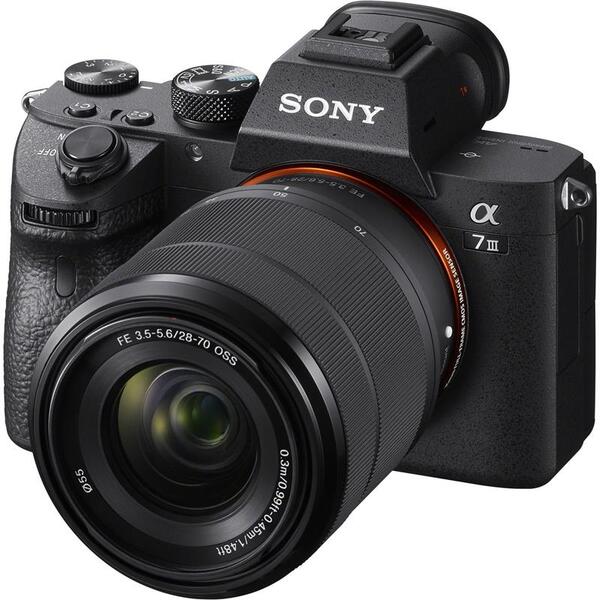 Бездзеркальний фотоапарат Sony Alpha A7 III kit (28-70mm) (ILCE7M3KB)