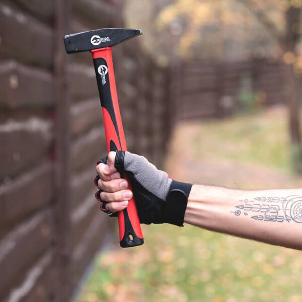 Молоток 500 г, ручка из фибергласса INTERTOOL HT-0205