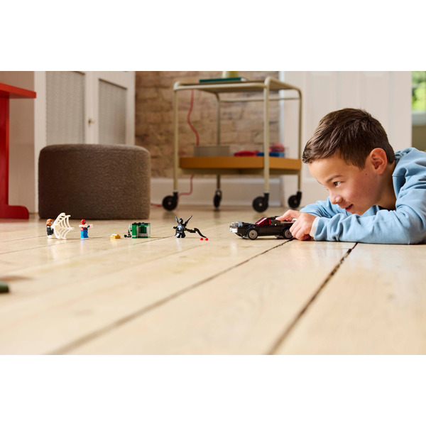 Конструктор LEGO Marvel Людина-павук проти маслкара Венома 76309