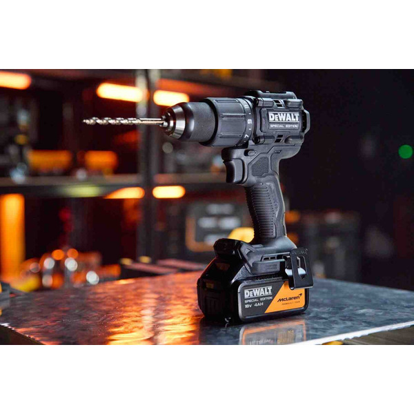 Дрель-шуруповёрт ударная McLaren F1 TEAM SPECIAL EDITION DeWALT DCD86MM2T