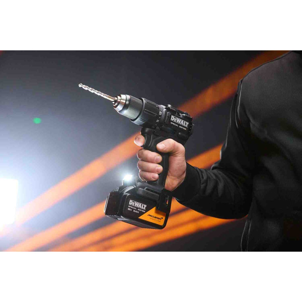 Дрель-шуруповёрт ударная McLaren F1 TEAM SPECIAL EDITION DeWALT DCD86MP2KT