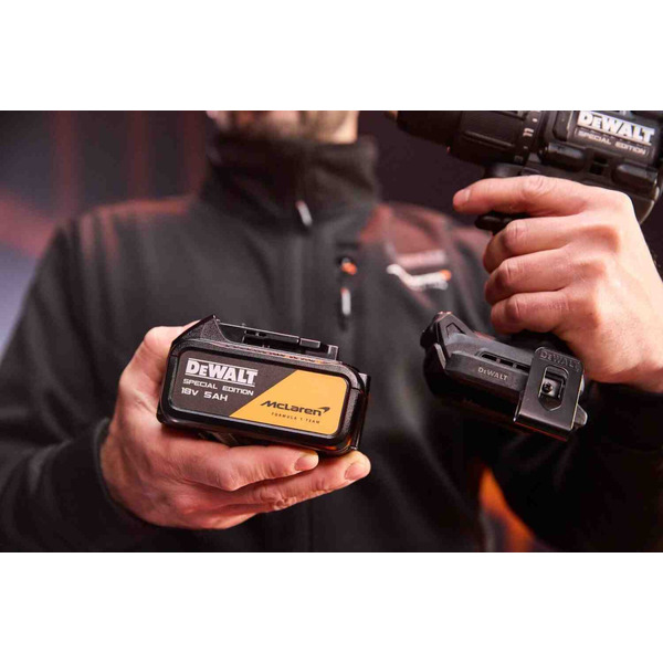 Дрель-шуруповёрт ударная McLaren F1 TEAM SPECIAL EDITION DeWALT DCD86MP2KT