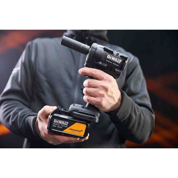 Акумуляторний гайковерт DeWalt McLaren DCF92MP2T